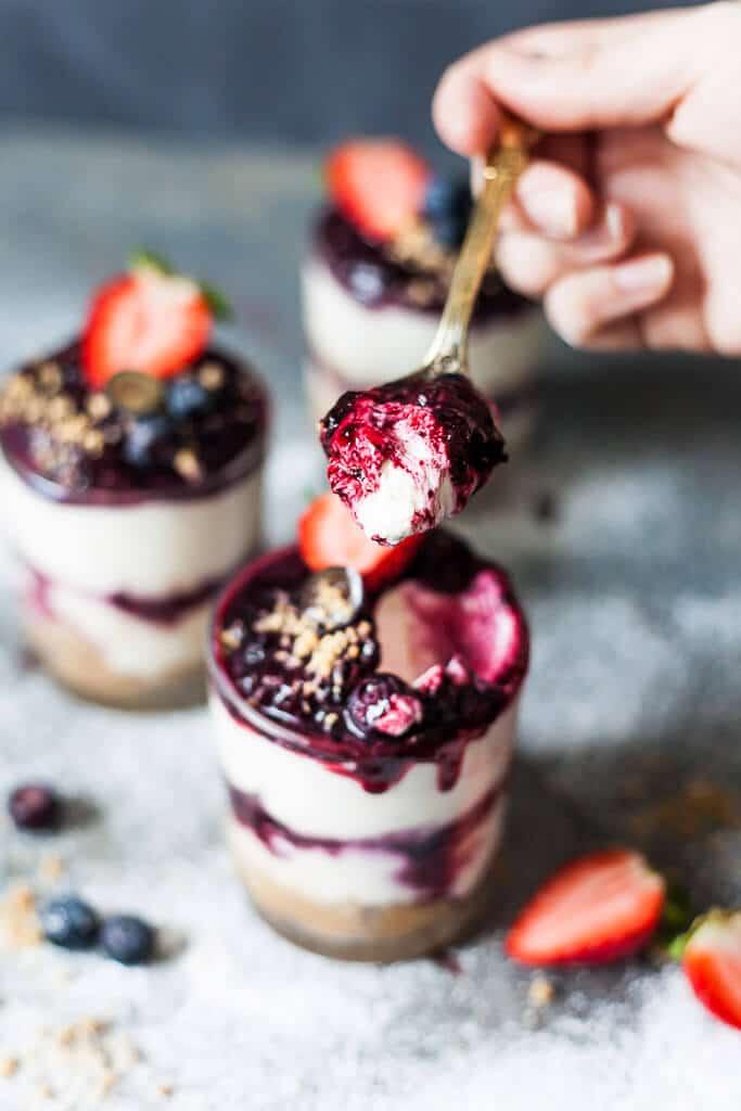 Try this easy and delicious No Bake Blueberry Dessert that you can serve straight in a glass or jar. Great romantic dessert for two. | www.vibrantplate.com