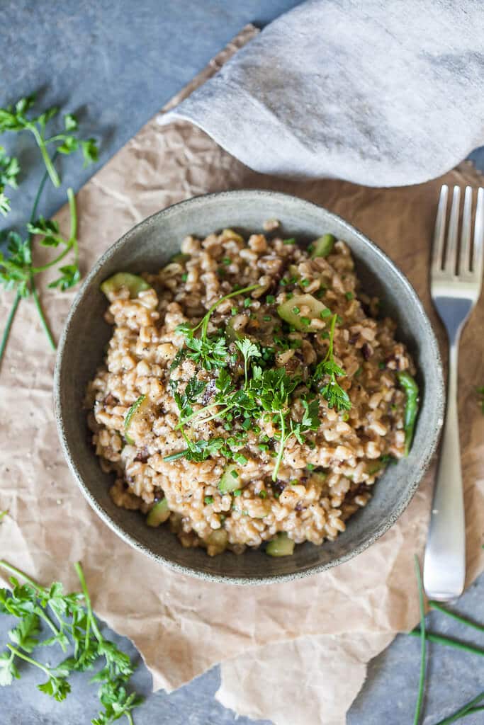 Try this delicious Vegetarian Farro Risotto for a simple and easy dinner. | www.vibrantplate.com