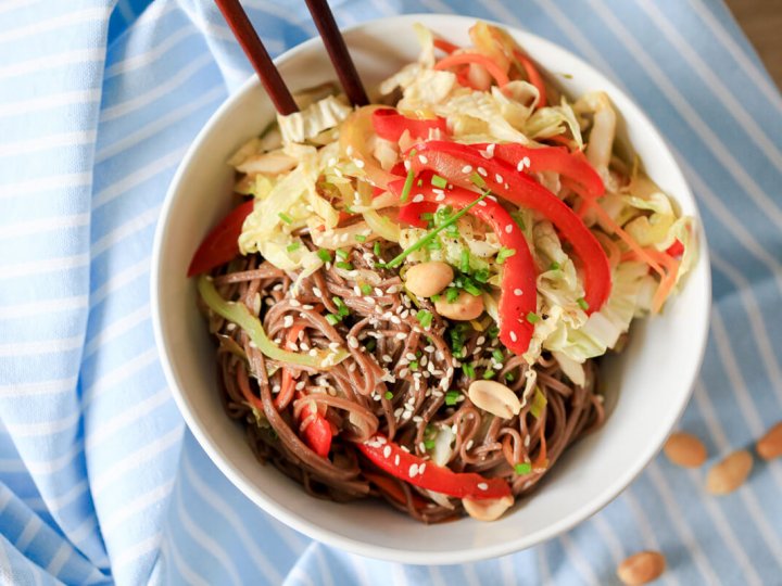 SOBA+☆ページです Vegetarian Soba Noodles with Bell Peppers and Cabbage - Vibrant plate
