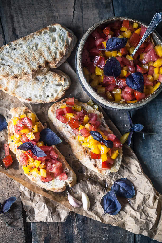 This Classic Italian Tomato Bruschetta is an easy and delicious appetizer of crispy toasted bread and delicious tomato topping. | www.vibrantplate.com #bruschetta