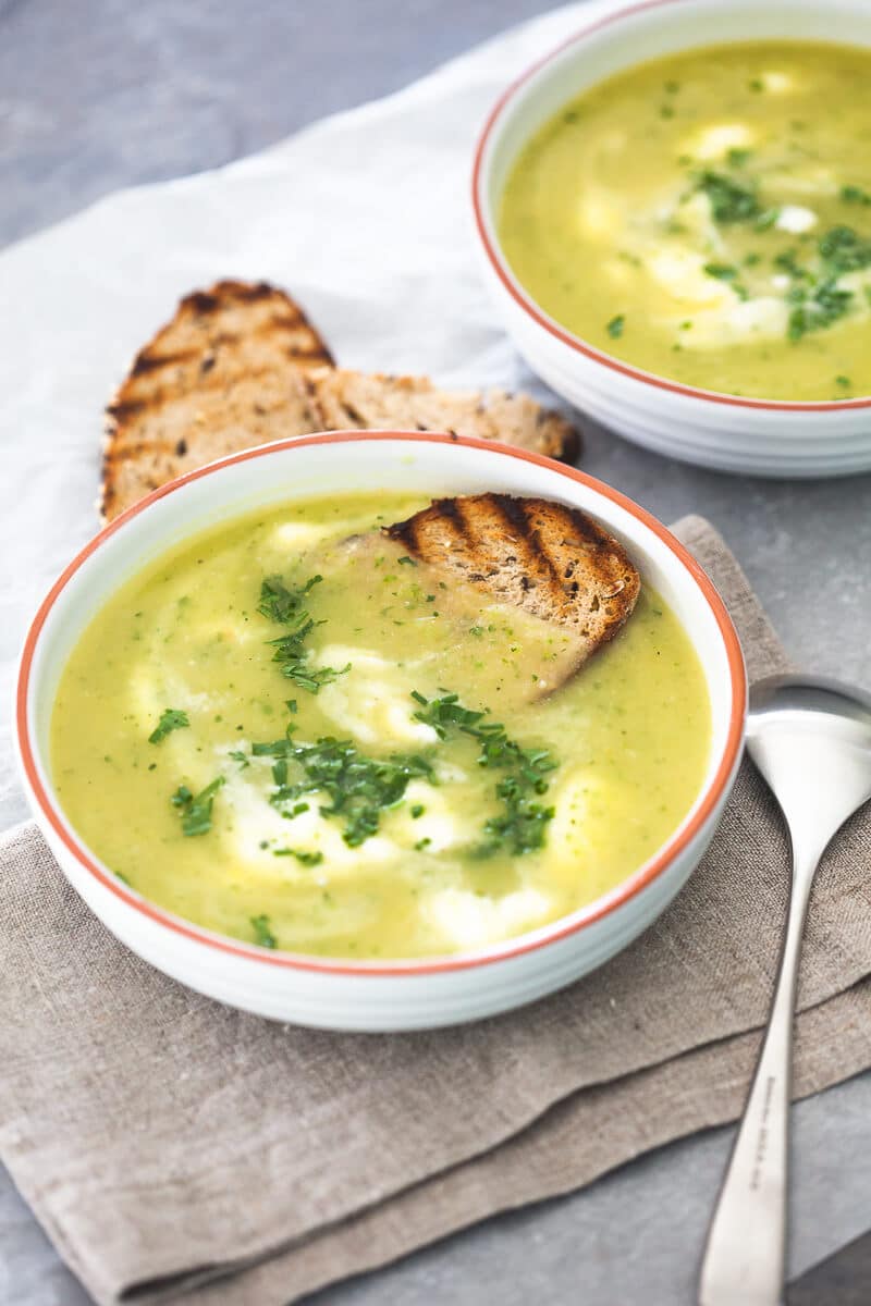 Soups are great in any season. This Smooth Zucchini Soup can be done in just 15 minutes! Super easy and quick. | www.vibrantplate.com