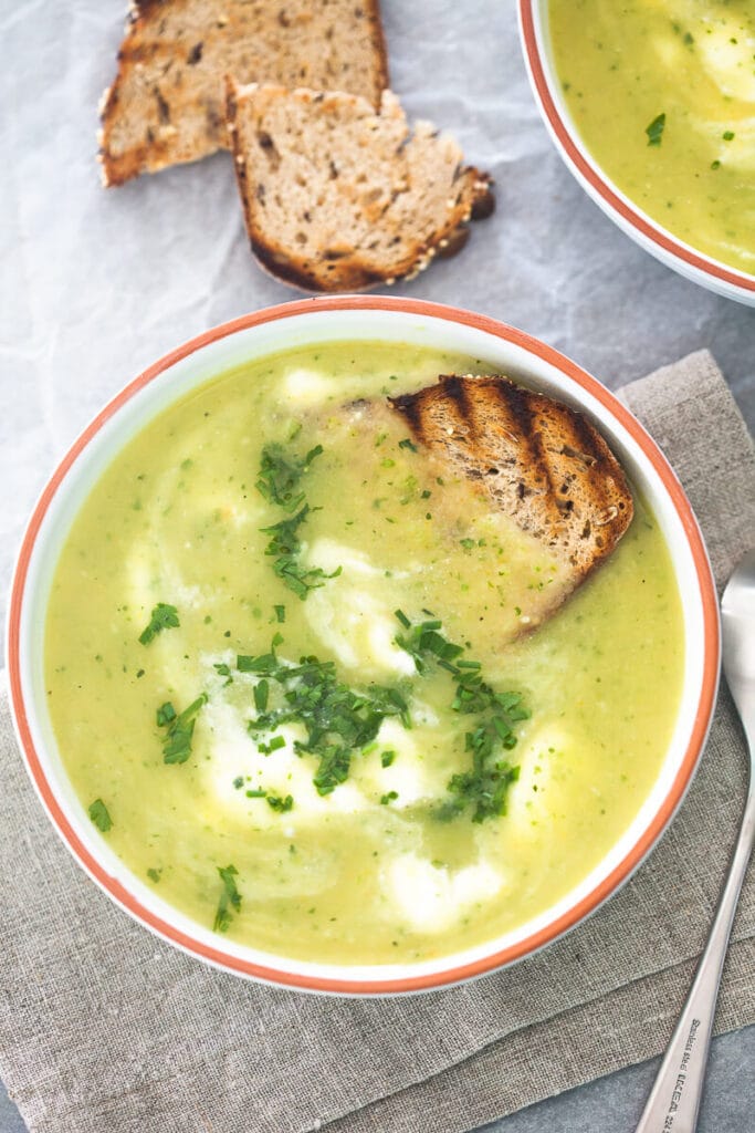 Soups are great in any season. This Smooth Zucchini Soup can be done in just 15 minutes! Super easy and quick.