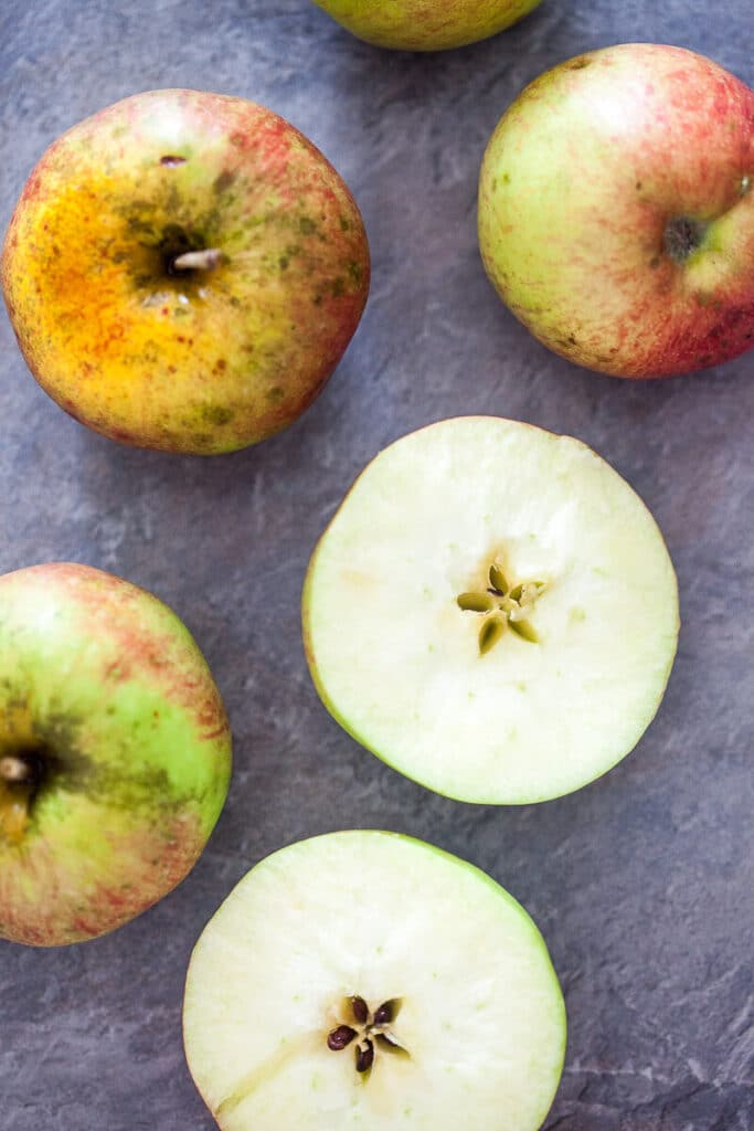 This Homemade Apple Pie is rustic and classic, just like grandma used to make it. Just like a good homemade pie is supposed to be. | www.vibrantplate.com