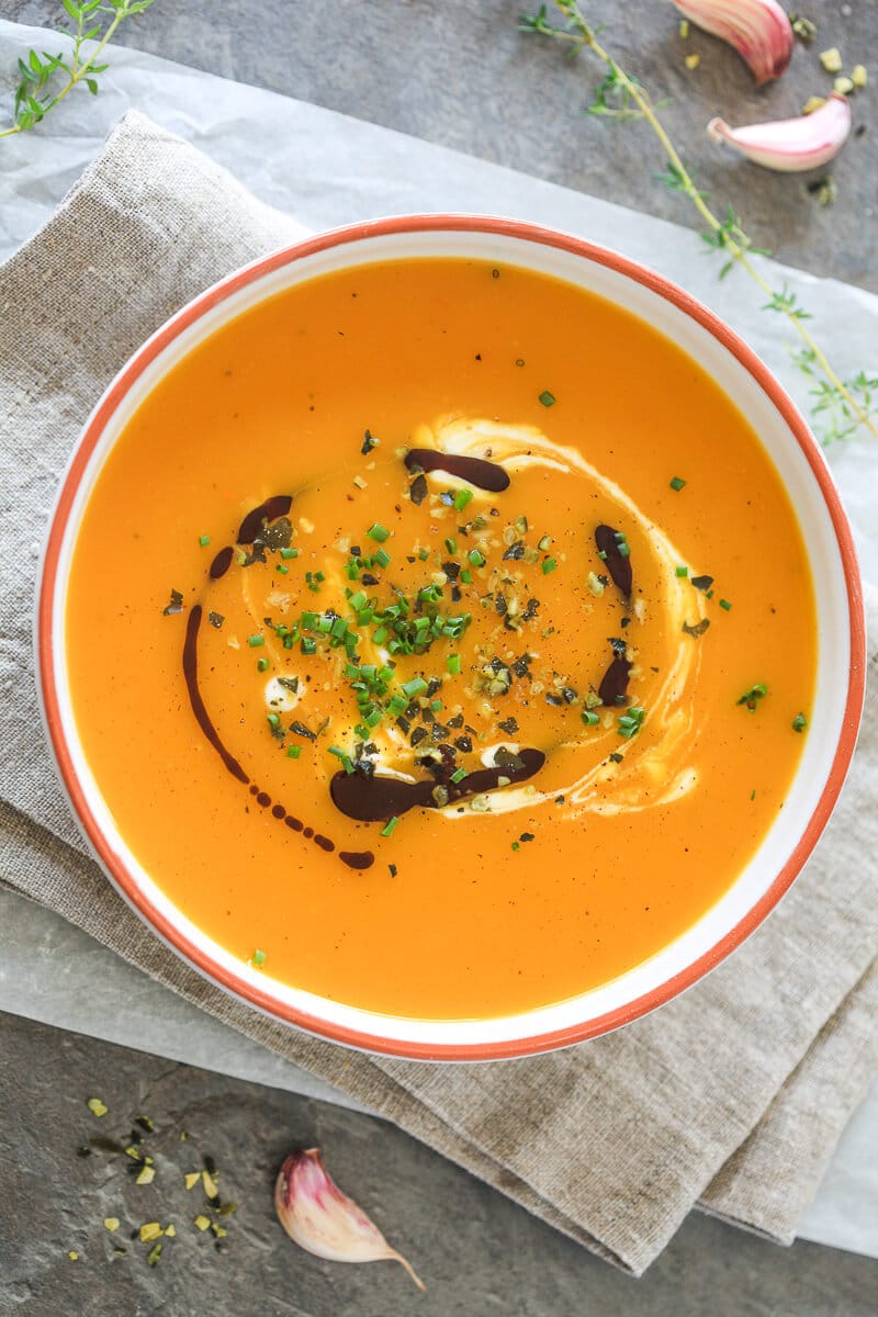 Nothing says Autumn more than a bowl of steamy & delicious pumpkin soup. Made from Red Kuri squash in just 15 minutes! | www.vibrantplate.com