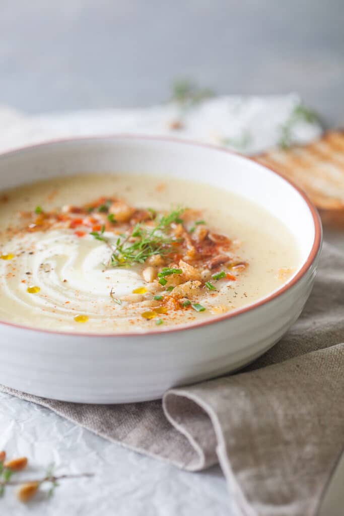 Cold days equal warm bowls of soup, such as this delicious &amp; easy Garlic and Potato Cream Soup that you can make it just 15 minutes | www.vibrantplate.com