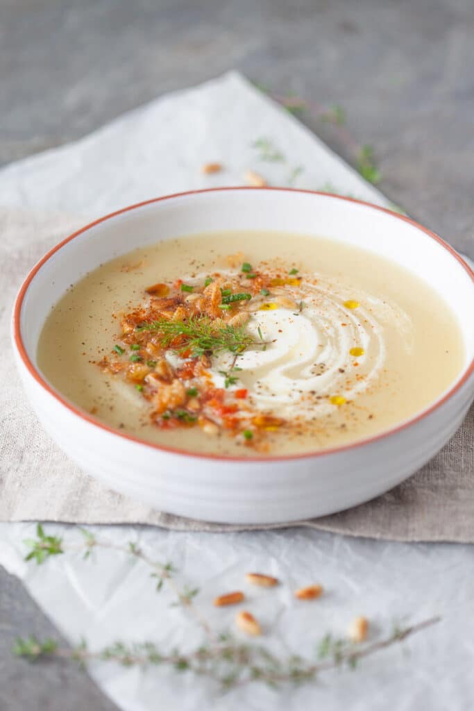 Cold days equal warm bowls of soup, such as this delicious &amp; easy Garlic and Potato Cream Soup that you can make it just 15 minutes | www.vibrantplate.com