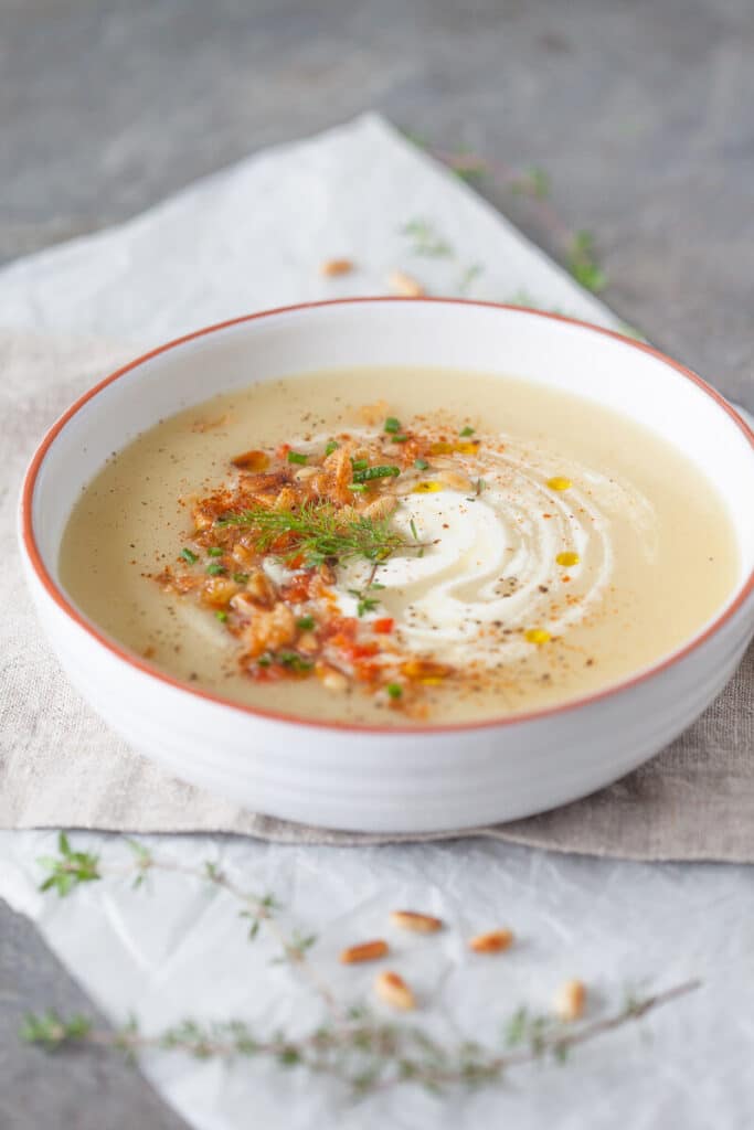 Cold days equal warm bowls of soup, such as this delicious &amp; easy Garlic and Potato Cream Soup that you can make it just 15 minutes | www.vibrantplate.com