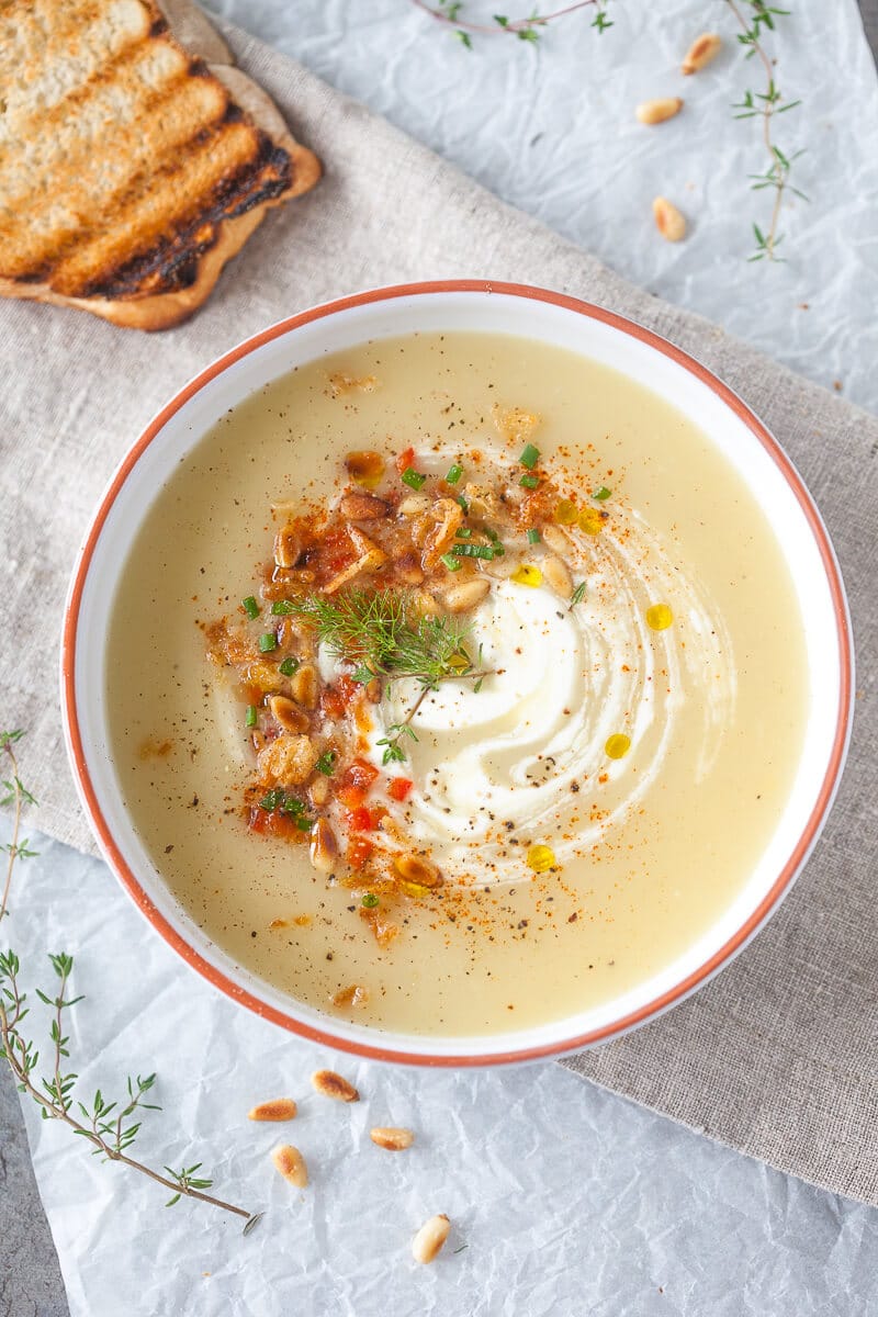 Cold days equal warm bowls of soup, such as this delicious & easy Garlic and Potato Cream Soup that you can make it just 15 minutes | www.vibrantplate.com