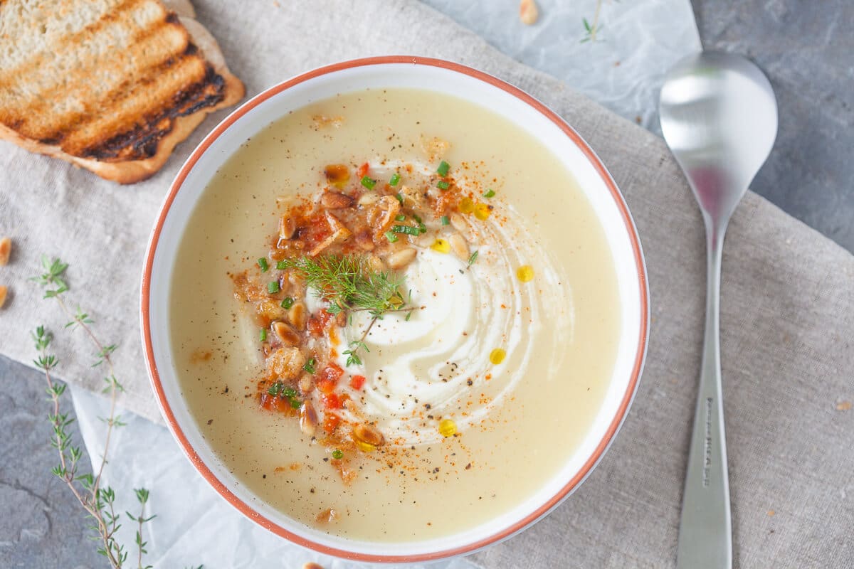 Cold days equal warm bowls of soup, such as this delicious &amp; easy Garlic and Potato Cream Soup that you can make it just 15 minutes | www.vibrantplate.com