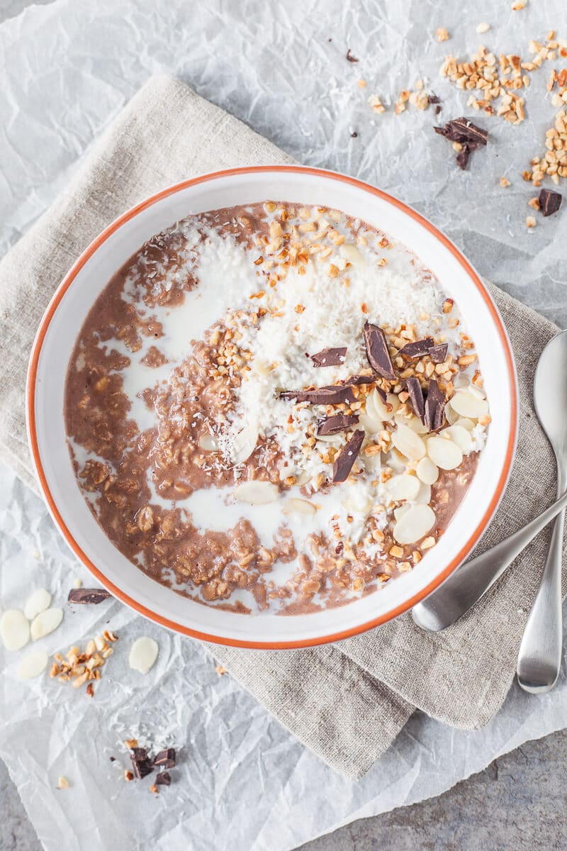 Guilt-free morning pleasure, this Sugar-free Choco-Coco Overnight Oats recipe is simply delicious. Gluten-free and healthy! | www.vibrantplate.com