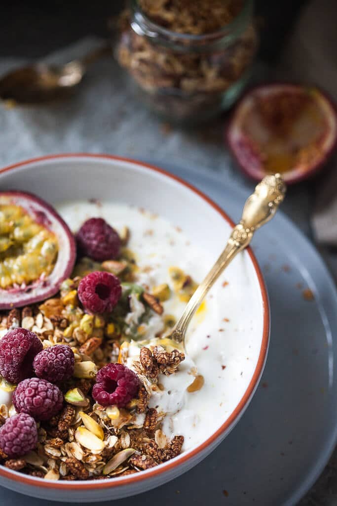 This Raspberry & Passion Fruit Greek Yogurt Granola is simply divine, plus it's fast & easy to make. Perfect breakfast choice! | www.vibrantplate.com