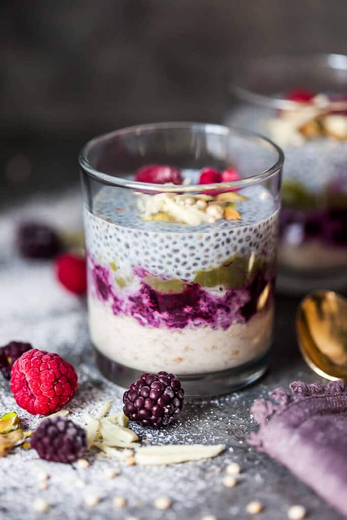 This Chia Pudding with Berries and Blended Oats is pure heaven. A gluten-free and vegan healthy breakfast choice for any day. | www.vibrantplate.com