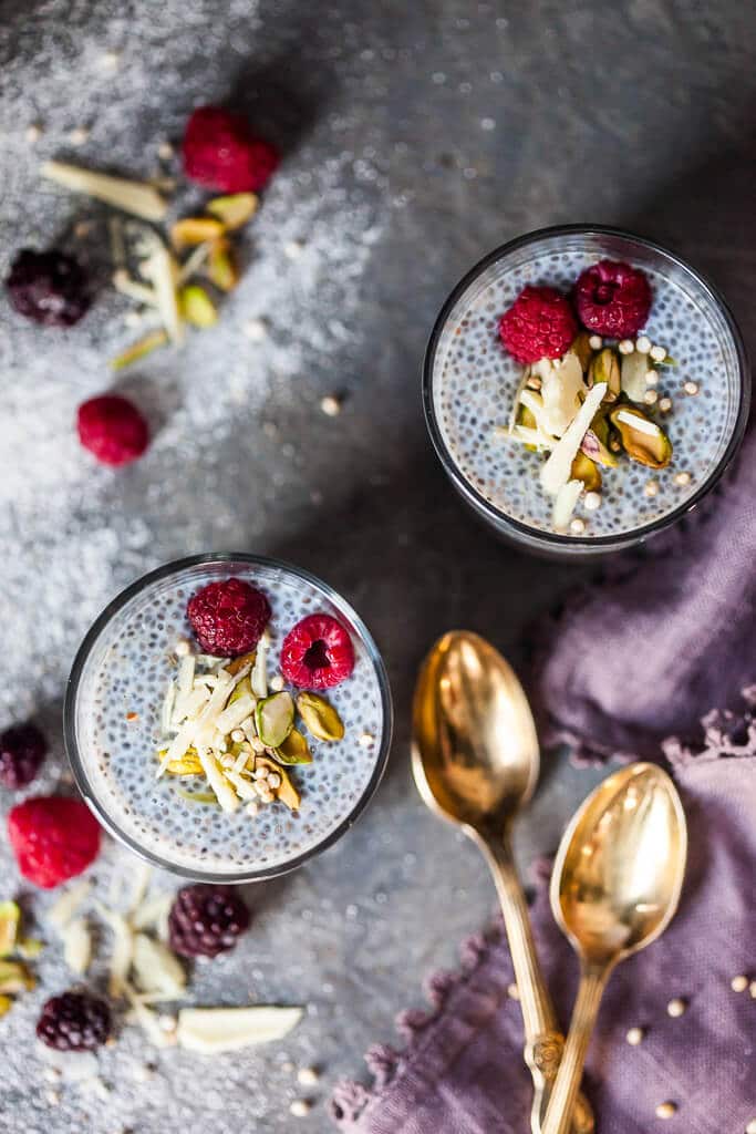 This Chia Pudding with Berries and Blended Oats is pure heaven. A gluten-free and vegan healthy breakfast choice for any day. | www.vibrantplate.com