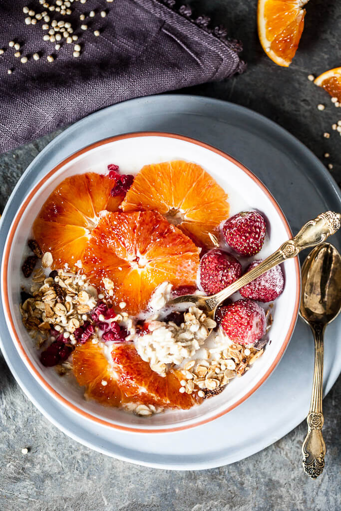 These Vegan Blood Orange Overnight Oats are an easy weekday breakfast that will keep you full and healthy. | www.vibrantplate.com