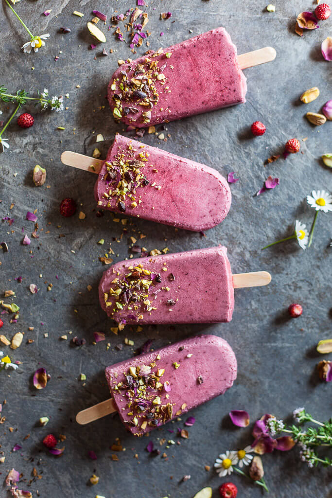 These Wild Strawberries Coconut Milk Popsicles are light, delicious and a real summer treat. Vegan and gluten-free! | www.vibrantplate.com