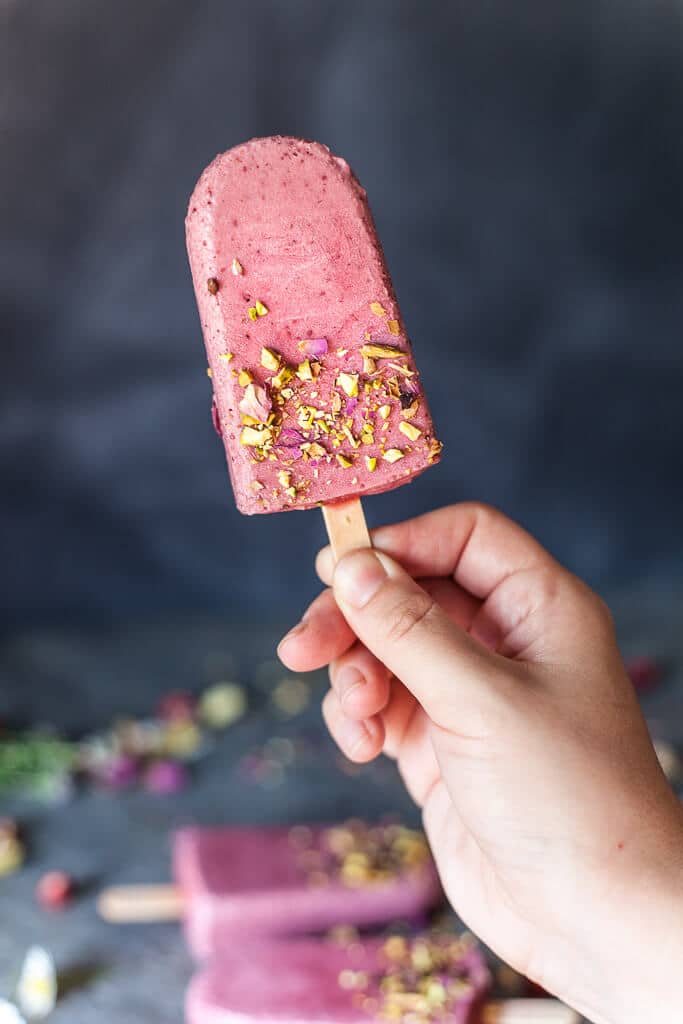 These Wild Strawberries Coconut Milk Popsicles are light, delicious and a real summer treat. Vegan and gluten-free! | www.vibrantplate.com