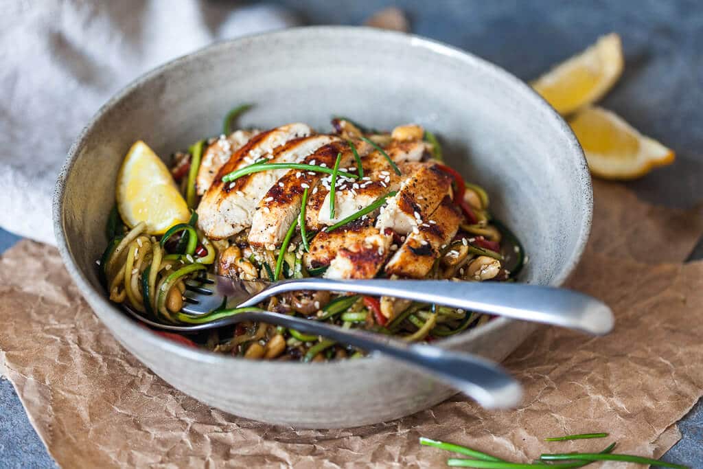 Low-Carb Chicken Zoodles are an easy and healthy dinner for summer months! | www.vibrantplate.com