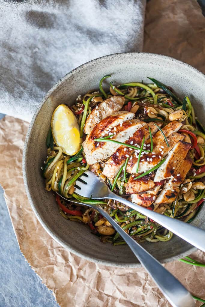 Low-Carb Chicken Zoodles are an easy and healthy dinner for summer months! | www.vibrantplate.com