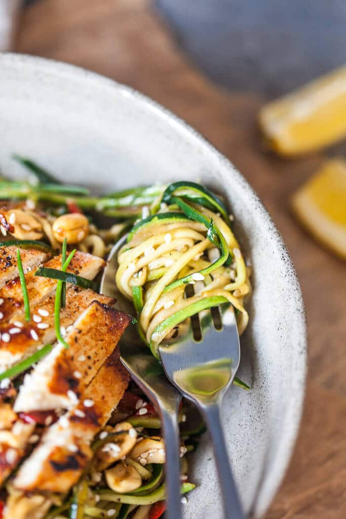 Low-Carb Chicken Zoodles are an easy and healthy dinner for summer months! | www.vibrantplate.com