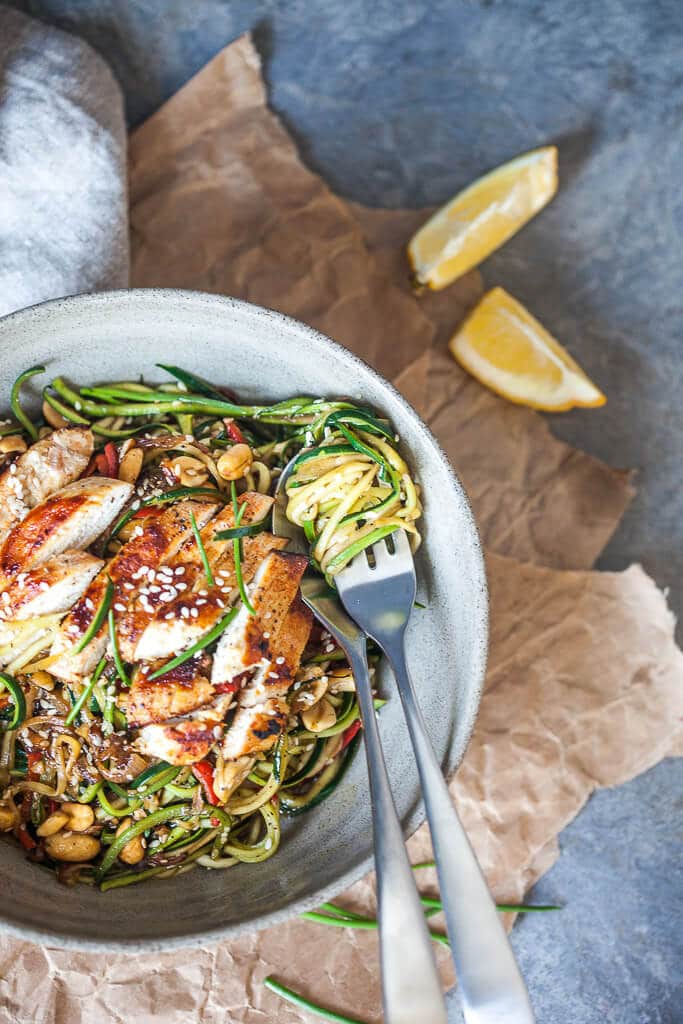 Low-Carb Chicken Zoodles are an easy and healthy dinner for summer months! | www.vibrantplate.com