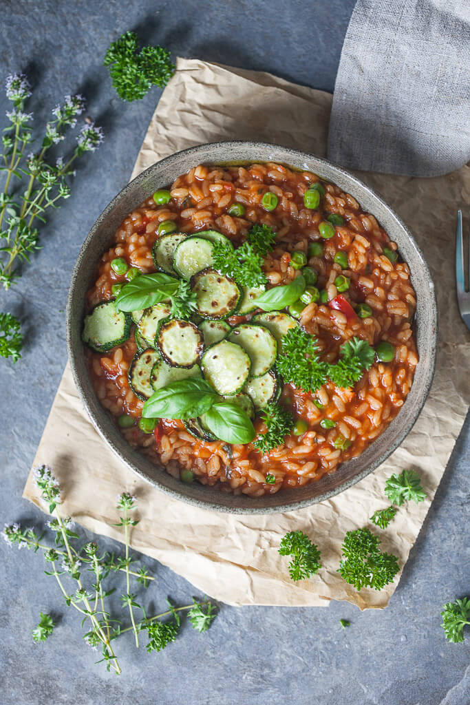 A Creamy Grilled Zucchini Tomato Risotto for a light summer dinner! Vegan & Gluten-Free. | www.vibrantplate.com