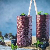 A Quick and Healthy drink, this Blackberry Kale Smoothie is packed full of vitamins and antioxidants, dairy-free and vegan! | www.vibrantplate.com