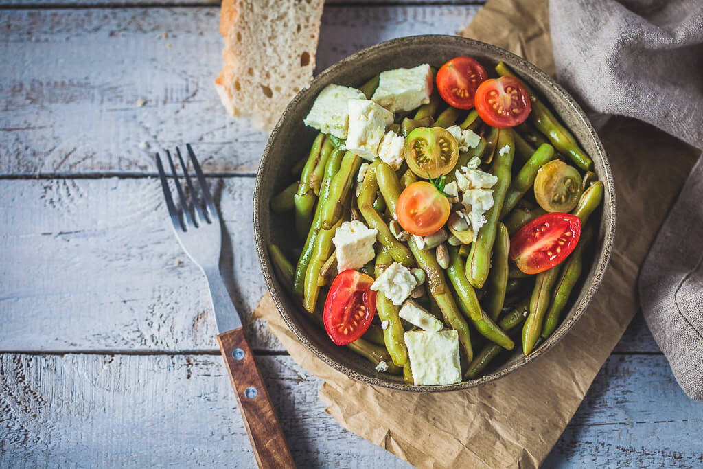Balsamic Green Beans Salad is an easy summer beans salad, topped with Feta Cheese and a delicious balsamic dressing #salad #vegetarian | www.vibrantplate.com