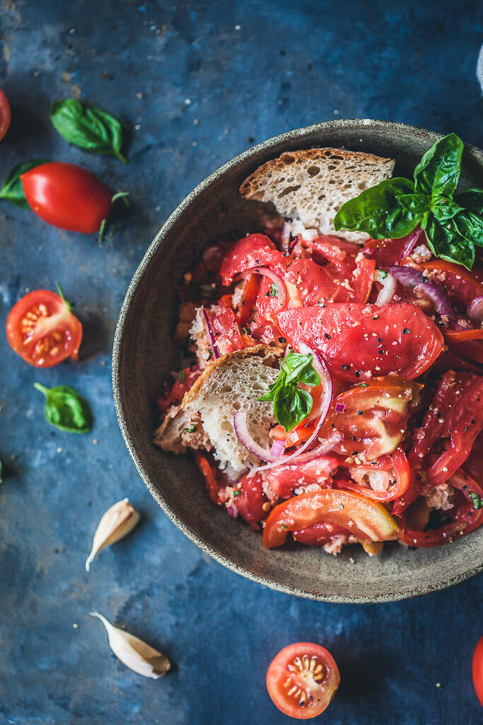 A delicious Bread and Tomato Salad, Panzanella is a great dish to use up stale bread and ripe tomatoes. | www.vibrantplate.com