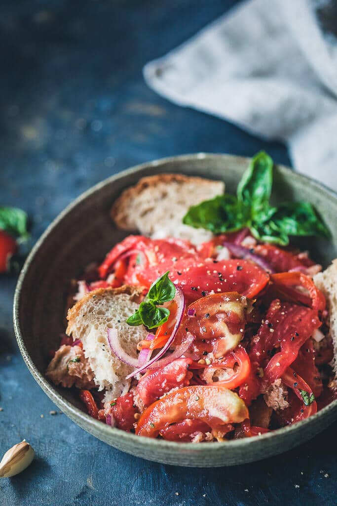 A delicious Bread and Tomato Salad, Panzanella is a great dish to use up stale bread and ripe tomatoes. | www.vibrantplate.com