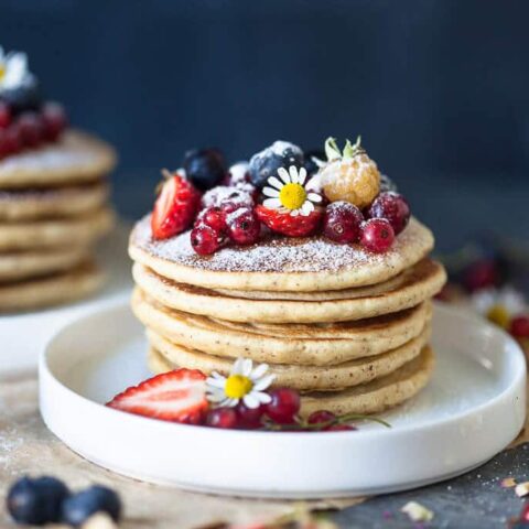 The Softest Almond Oats Pancakes are super easy to make, right in your food processor. Super soft, delicious and dairy-free! | Vibrant Plate