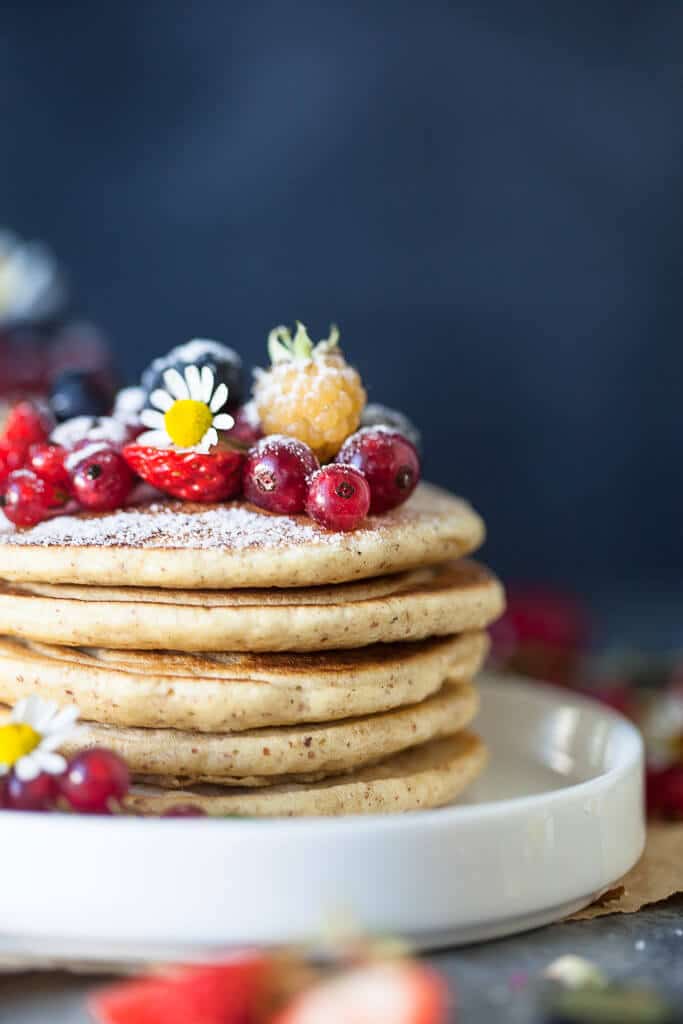 The Softest Almond Oats Pancakes are super easy to make, right in your food processor. Super soft, delicious and dairy-free! | Vibrant Plate