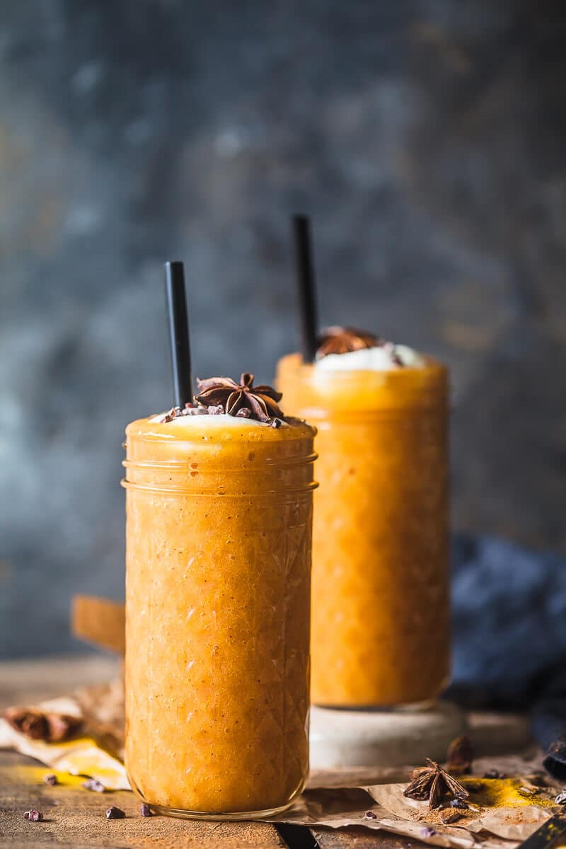 This beautiful golden Turmeric Persimmon Smoothie is your ultimate Fall smoothie! Vegan, Easy & Delicious! | Vibrant Plate