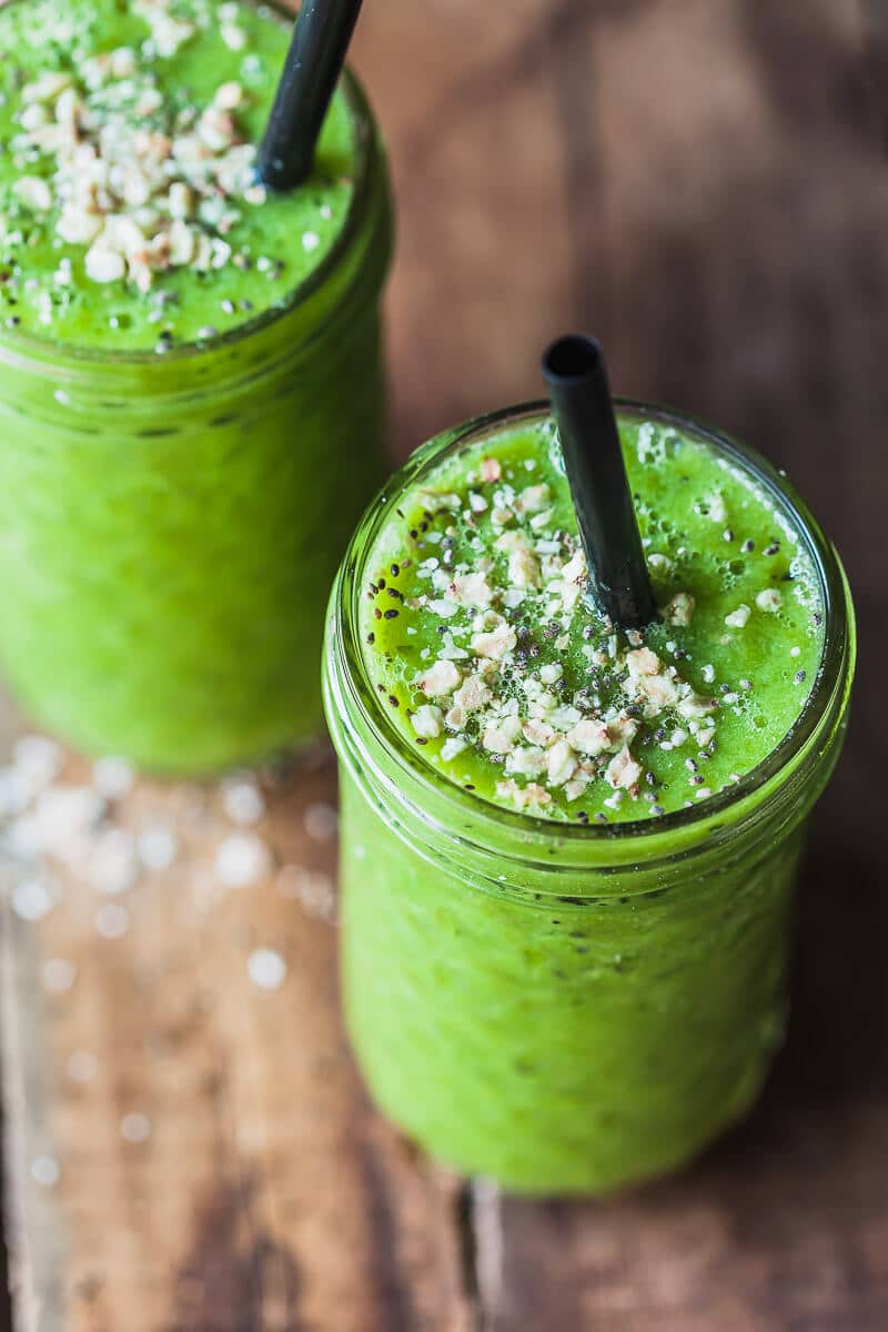 An amazing 4-ingredient Pineapple Spinach Green Smoothie to start your day right! Vegan & Gluten-Free, no banana, quick & easy! | Vibrant Plate