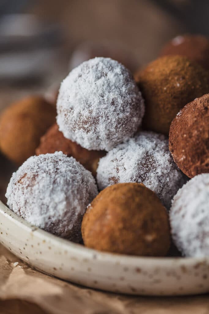 Vegan No-Bake Almond Pulp Energy Bites