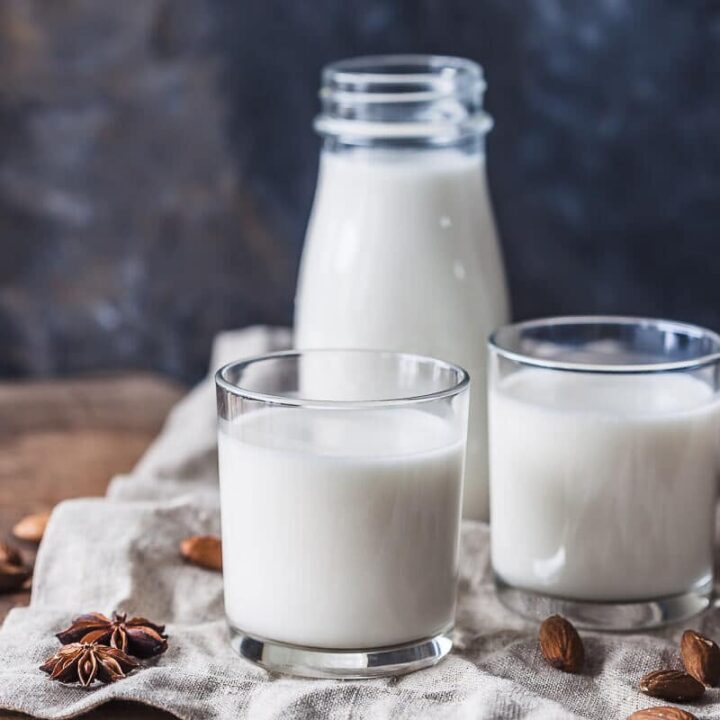 Homemade Almond Milk in just 5 minutes! This is a delicious Vegan & Gluten-Free plant-based milk and a great dairy-free alternative. | Vibrant Plate