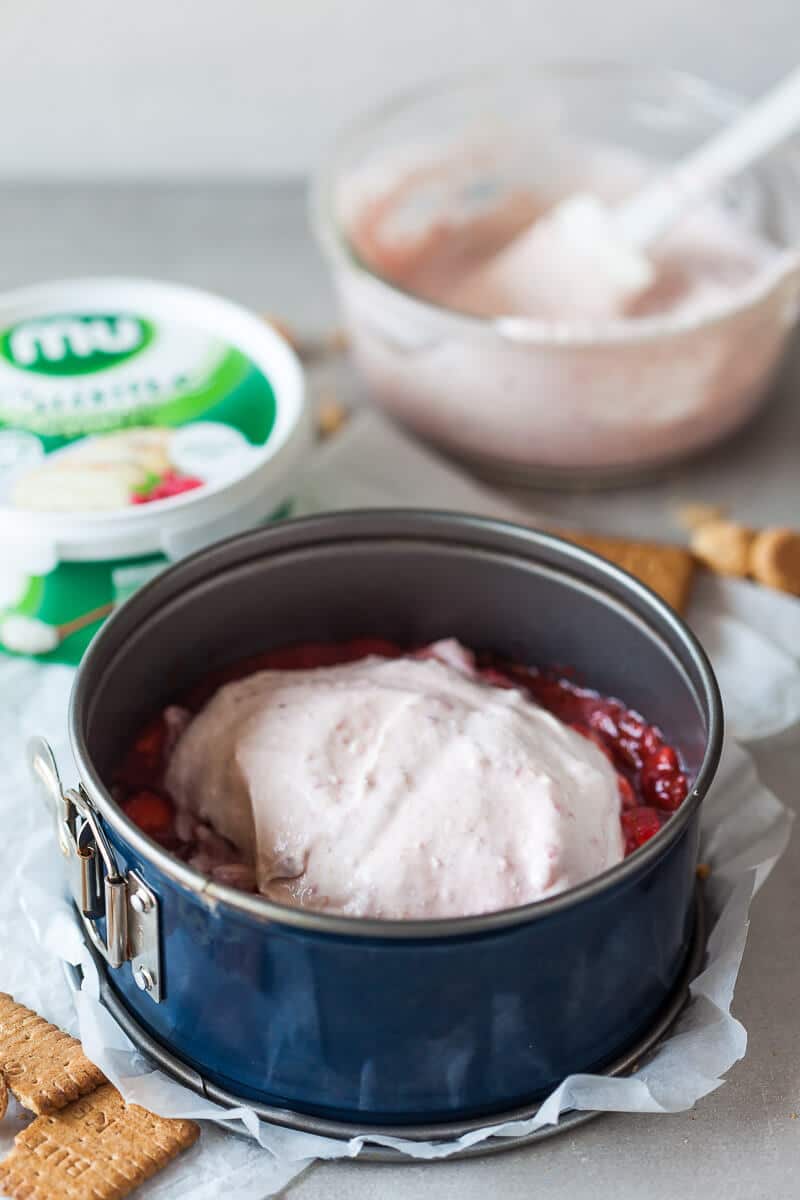 This No Bake Strawberry Cheesecake is the perfect dessert for hot summer days. A light and delicious treat! | Vibrant Plate