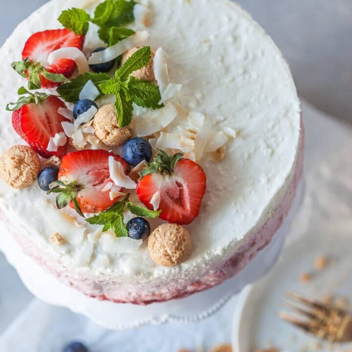 This No Bake Strawberry Cheesecake is the perfect dessert for hot summer days. A light and delicious treat! | Vibrant Plate