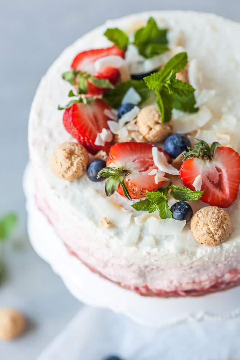 This No Bake Strawberry Cheesecake is the perfect dessert for hot summer days. A light and delicious treat! | Vibrant Plate