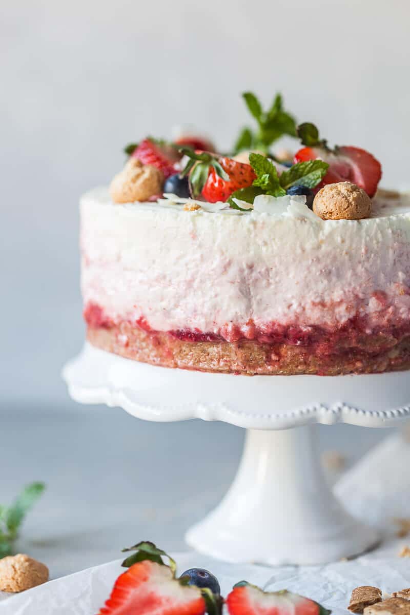 This No Bake Strawberry Cheesecake is the perfect dessert for hot summer days. A light and delicious treat! | Vibrant Plate