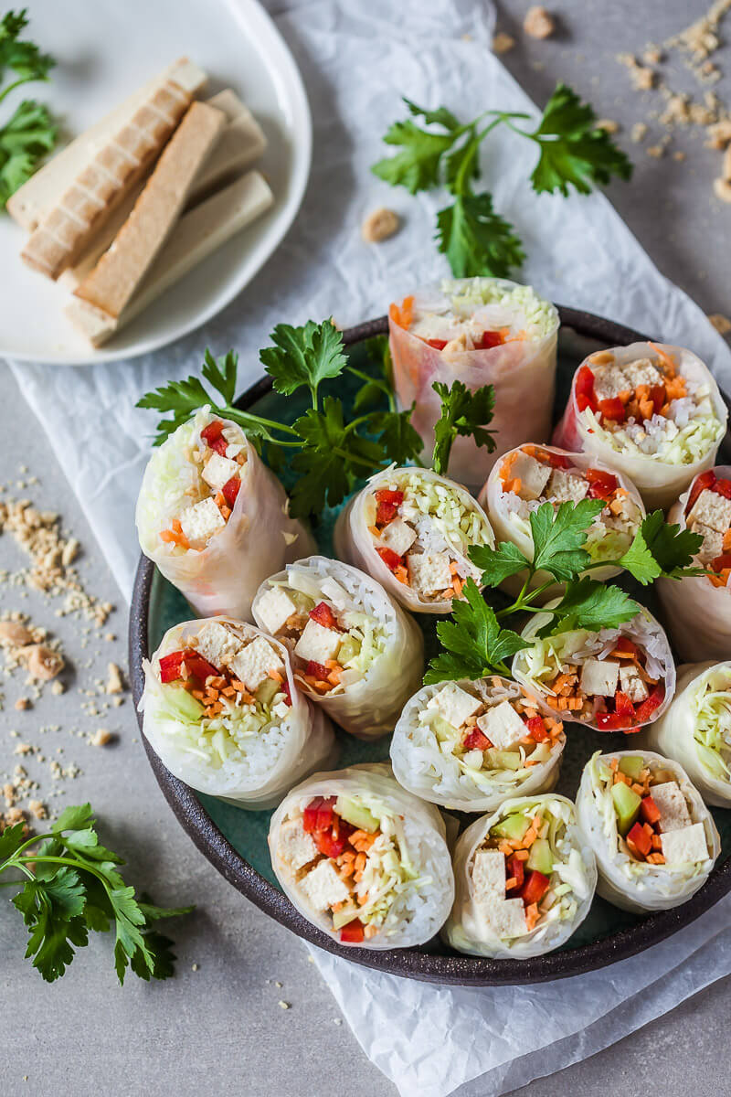 These colorful Vegan Tofu Spring Rolls are paired with a delicious peanut dipping sauce. A delicious gluten-free meal in just 30 minutes! | Vibrant Plate