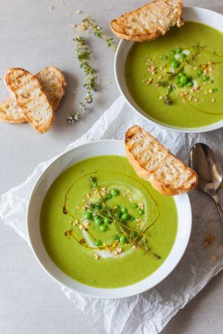 An easy radiant green Vegan Pea Soup that uses only 5 ingredients and 15 minutes to make a delicious meal! | Vibrant Plate