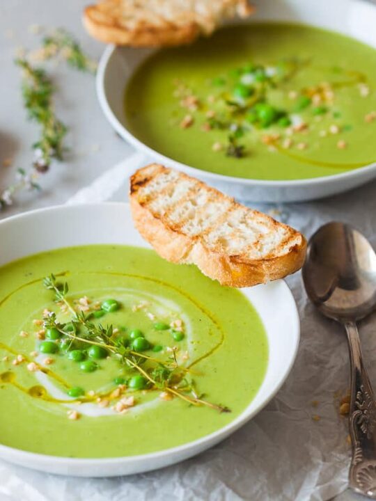 5-ingredient Vegan Pea Soup - Vibrant plate