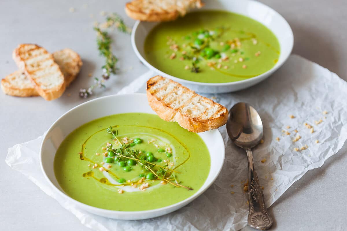 5-ingredient Vegan Pea Soup - Vibrant plate