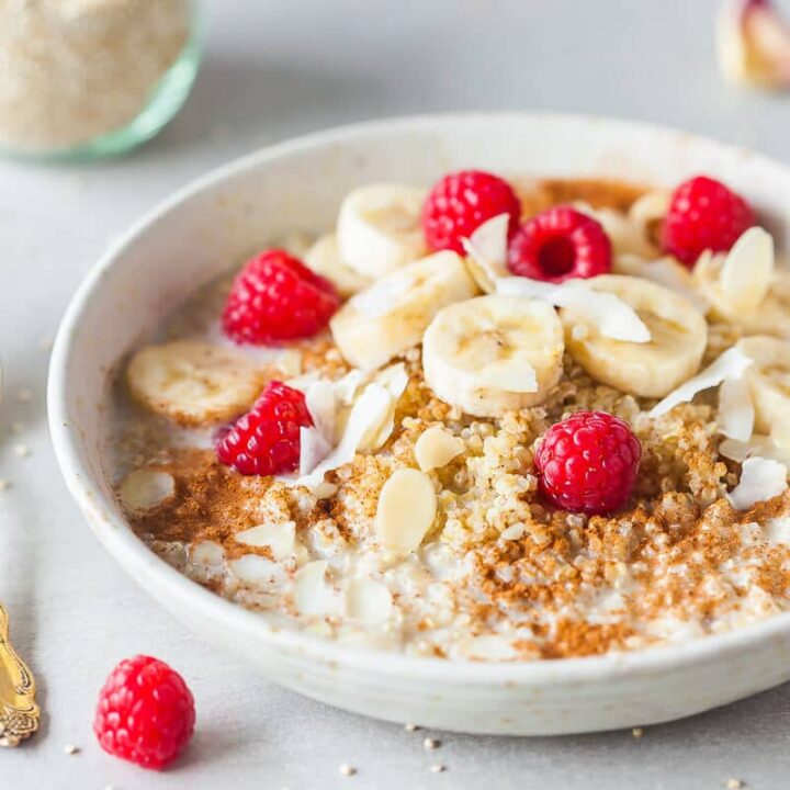 Vegan Quinoa Breakfast Bowl is an easy to make, healthy and filling breakfast, ready in just 15 minutes. Perfect for meal-prep! | Vibrant Plate