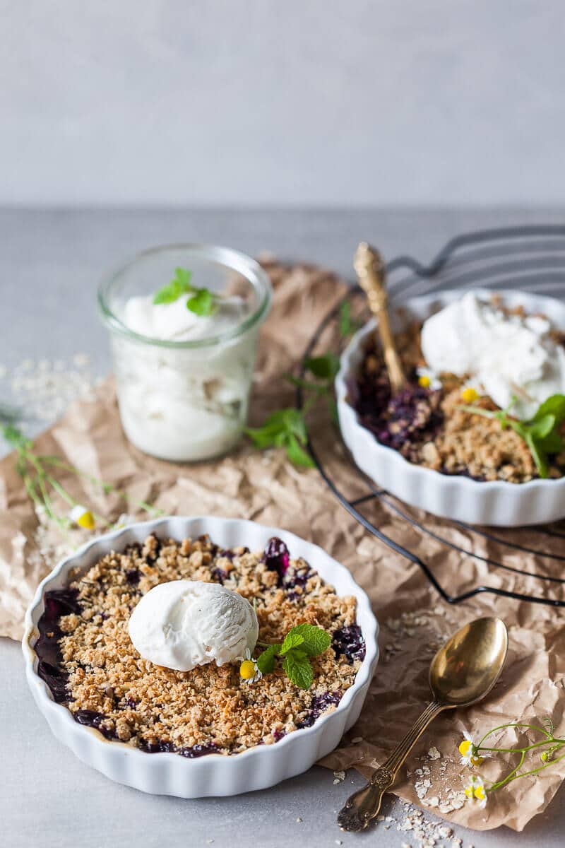 Vegan Blueberry Crumble, made with blueberries and a crunchy crumble topping, just the perfect plant-based summer treat. | Vibrant Plate