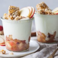 Apple Crisp Yogurt Parfait is a delicious and wholesome early fall breakfast, that is ready in just 15 minutes! | Vibrant Plate