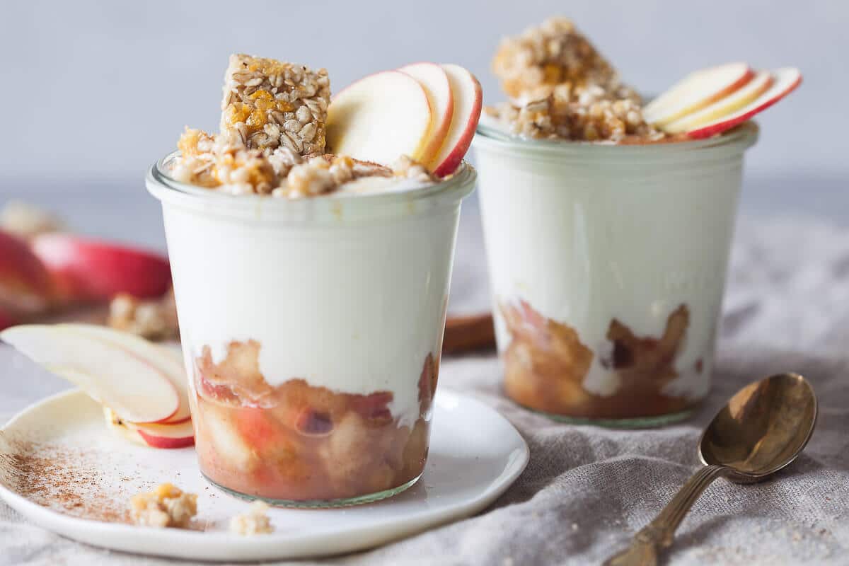 Apple Crisp Yogurt Parfait {Vegan} Vibrant plate