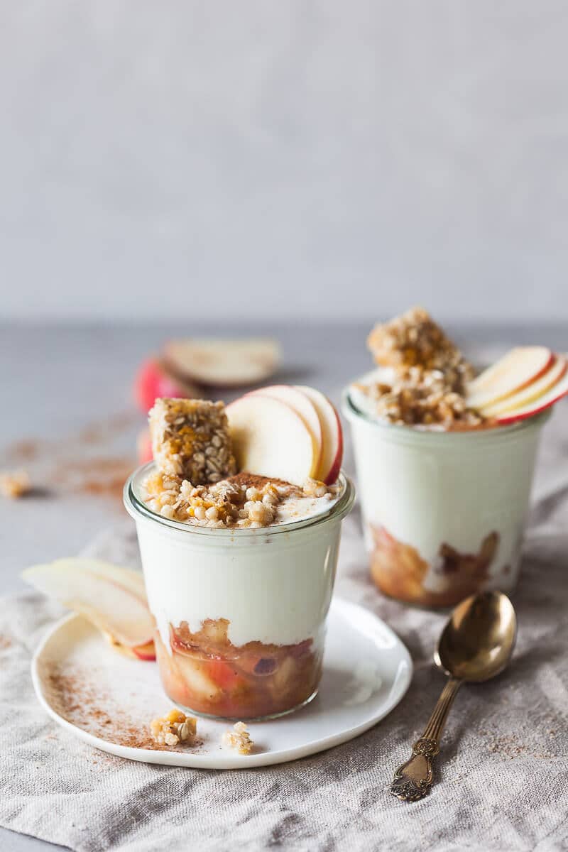 Apple Crisp Yogurt Parfait is a delicious and wholesome early fall breakfast, that is ready in just 15 minutes! | Vibrant Plate