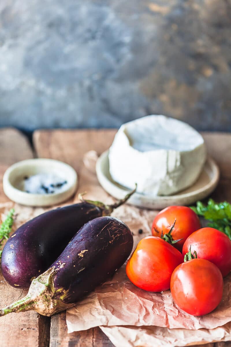 Eggplant Tomato Caprese Stacks is a lovely low-carb and gluten-free vegetarian dinner, perfect for summer night entertaining! | Vibrant Plate