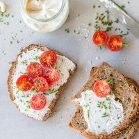 This Probiotic Vegan Cashew Spread makes making your own vegan cheese spread easy with cashews and probiotic capsules. | Vibrant Plate